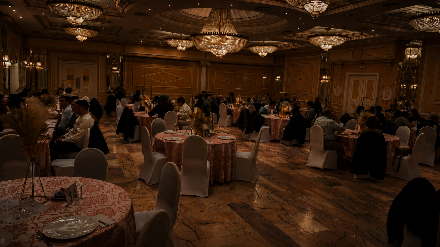 Salón de celebraciones de Asador de Pinto Casa Álex con mesas preparadas